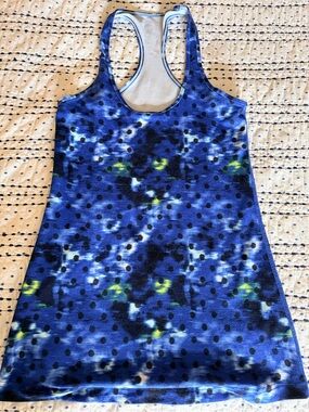 Lululemon Vintage Blue Polka Dot Racerback Tank, size 6